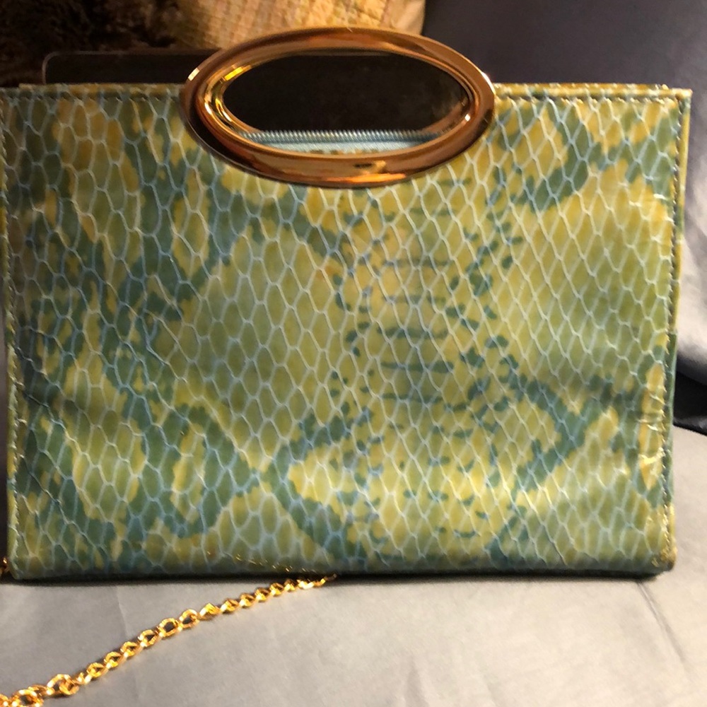 Ladies’ purse by Bellini.